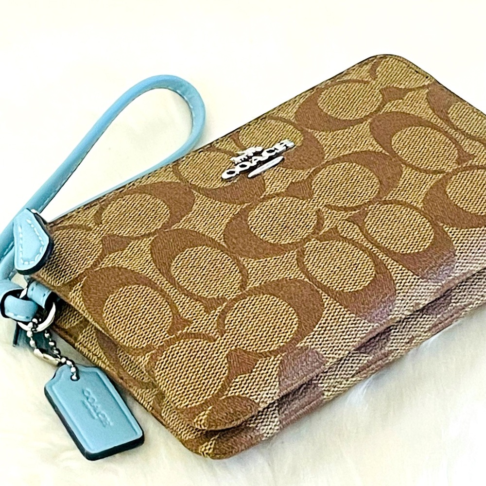NWT Coach khaki Double Zip Wristlet. - Picture 2 of 10